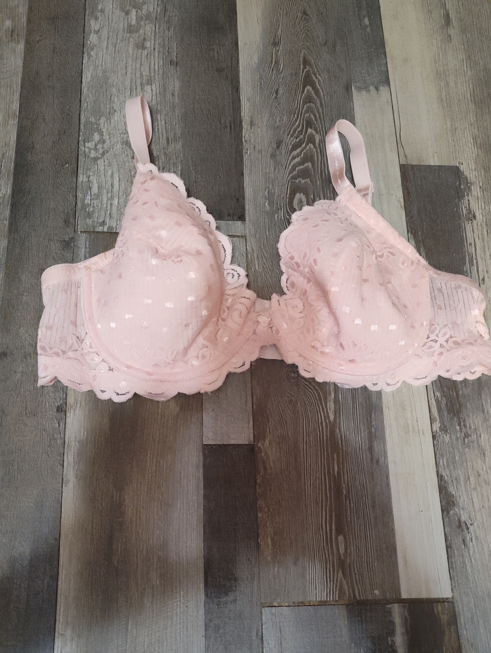 5/$25 SALE Qi Light Pink Lace Lightly Lined Size 42C Underwire Bra